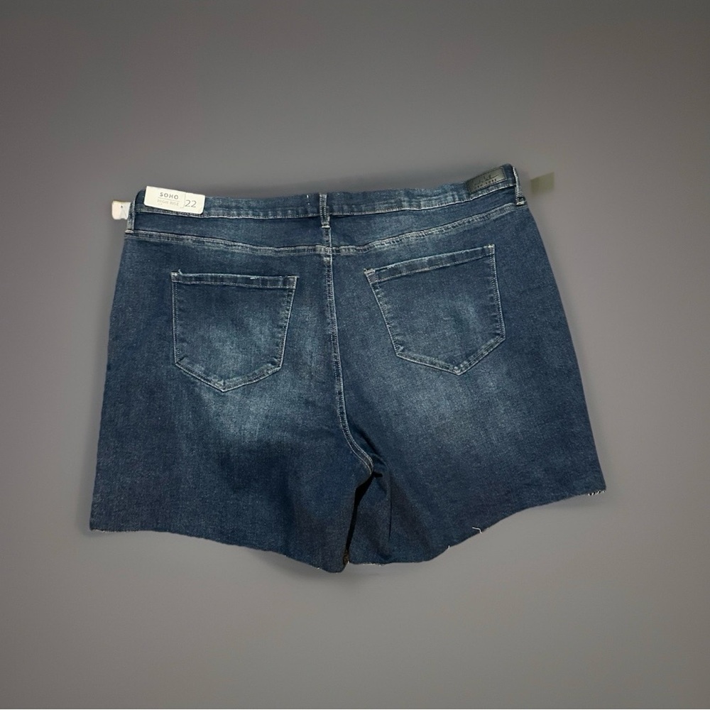 Nicole Miller Soho High Rise Dark Blue Denim Distressed Shorts Sz 22 NWT - Picture 2 of 4